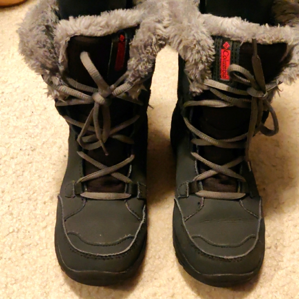 Columbia kids Size 2  Snow Boots Waterproof